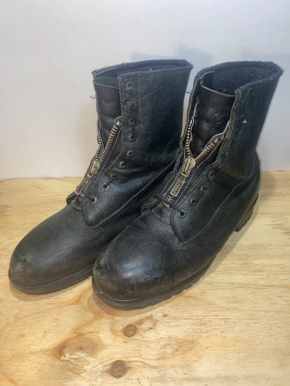 Black Leather Canadian Armed Forces Combat Boot with Front Zipper Size 10 3E